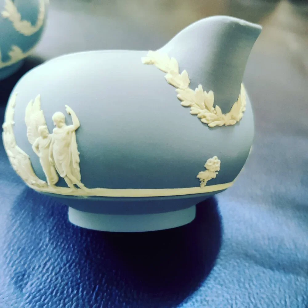 Wedgewood Cream and Sugar Bowl with Lid. Vintage great condition. - Picture 4 of 12